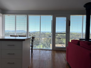 Standard Cottage, 2 Bedrooms, Non Smoking, Lake View (Redgum Cottage) | Living area