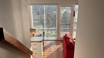 Standard Cottage, 2 Bedrooms, Non Smoking, Lake View (Redgum Cottage) | 2 bedrooms, iron/ironing board, bed sheets