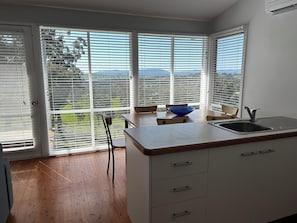 Standard Cottage, 2 Bedrooms, Non Smoking, Lake View (Acacia Cottage) | Living area