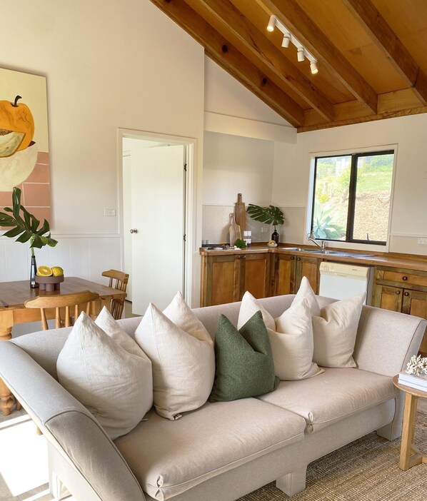 Family Cottage, 2 Bedrooms, Kitchen, Ocean View | Private kitchen | Fridge, microwave, stovetop, electric kettle - The Ridge (Norfolk Island)