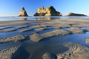 Beach nearby - The Bay Lodge (Pohara)
