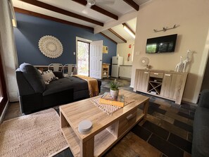 標準套房, 2 間臥室, 非吸煙房, 廚房 (Cabin s/contained 5 per) | 客廳