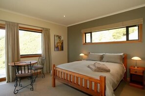 Standard-Suite, 1 Schlafzimmer, Nichtraucher (Feijoa) | Wohnbereich | 32-Zoll-Fernseher mit Kabelempfang, DVD-Player