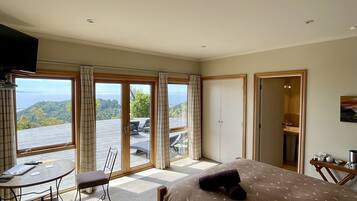 Standard Suite, 1 Bedroom, Non Smoking (Koru) | Individually decorated, laptop workspace, blackout drapes, soundproofing