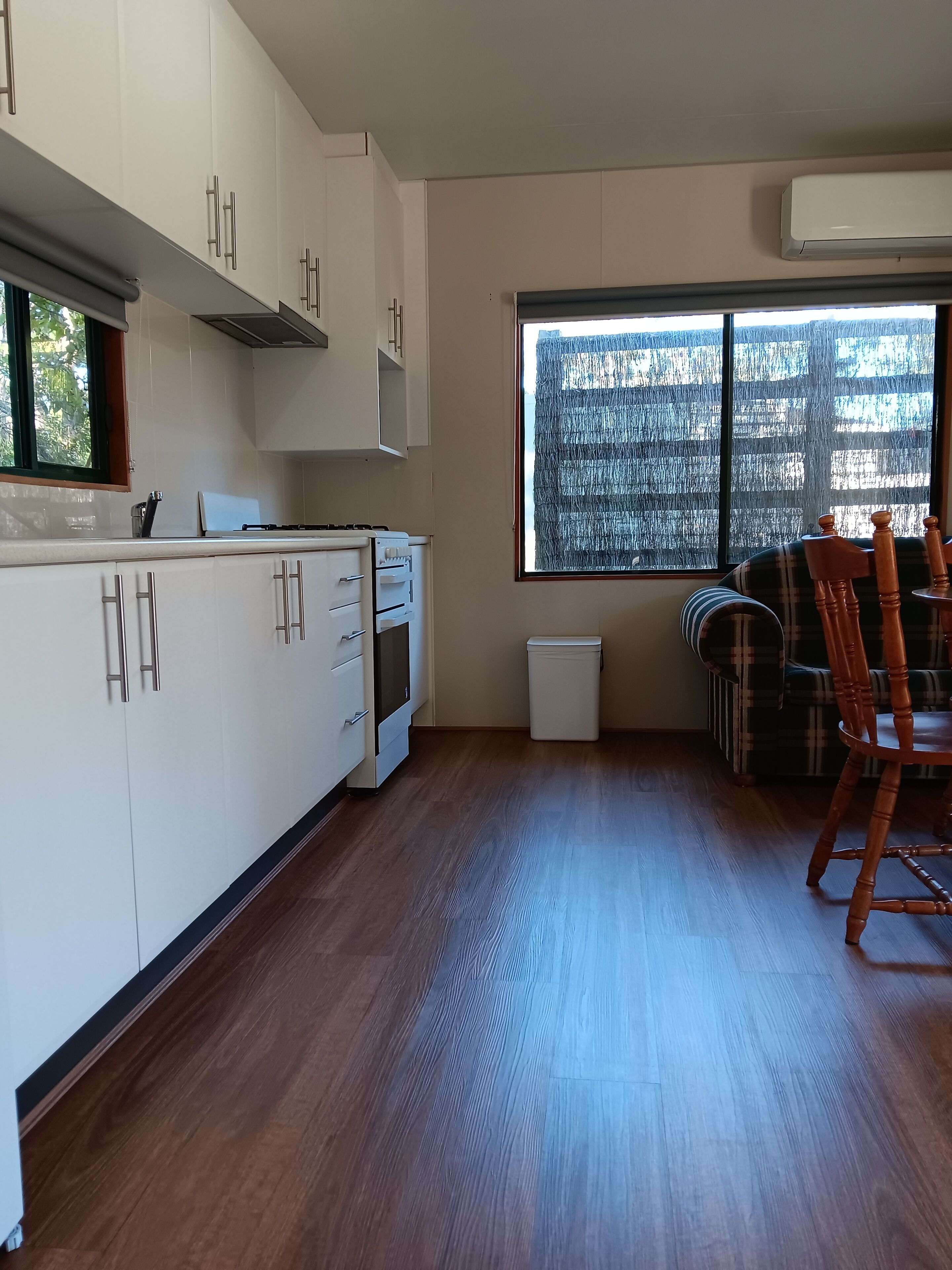 Familie huisje | Woonruimte | Flatscreentelevisie en een dvd-speler