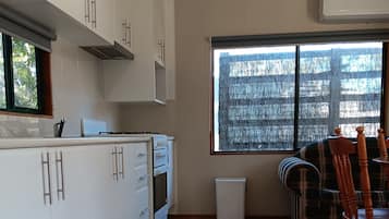 Familie huisje | Woonruimte | Flatscreentelevisie en een dvd-speler