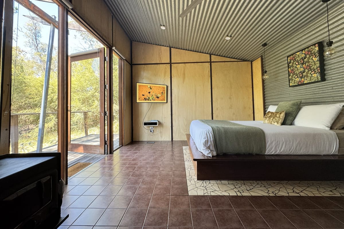 Standard Room, Non Smoking, Balcony (Studio 1) | Free WiFi, bed sheets