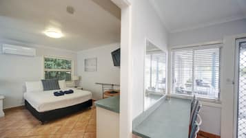 Habitación estándar (Room for 5) | Tabla de planchar con plancha, wifi gratis, ropa de cama
