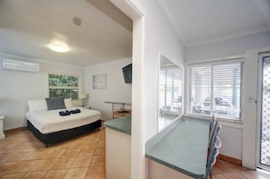 Standaard kamer (Room for 5) | Een strijkplank/strijkijzer, gratis wifi, beddengoed