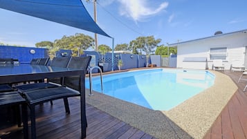 室外游泳池,日光浴躺椅