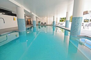 실내 수영장, 야외 수영장