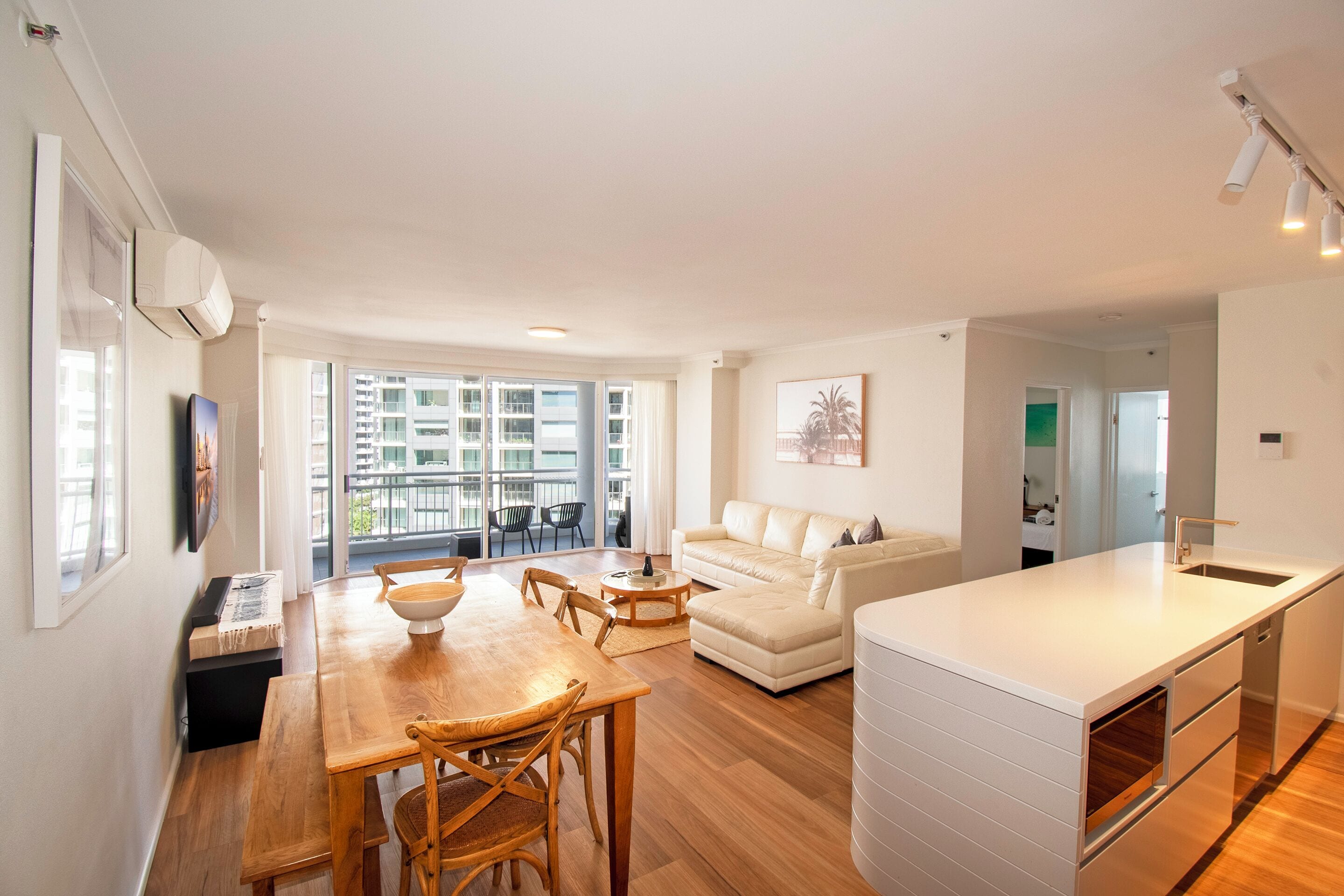 Appartement Deluxe, 3 chambres, non-fumeur, cuisine (Deluxe 3 Bedroom 3NTS MIN) | Coin séjour