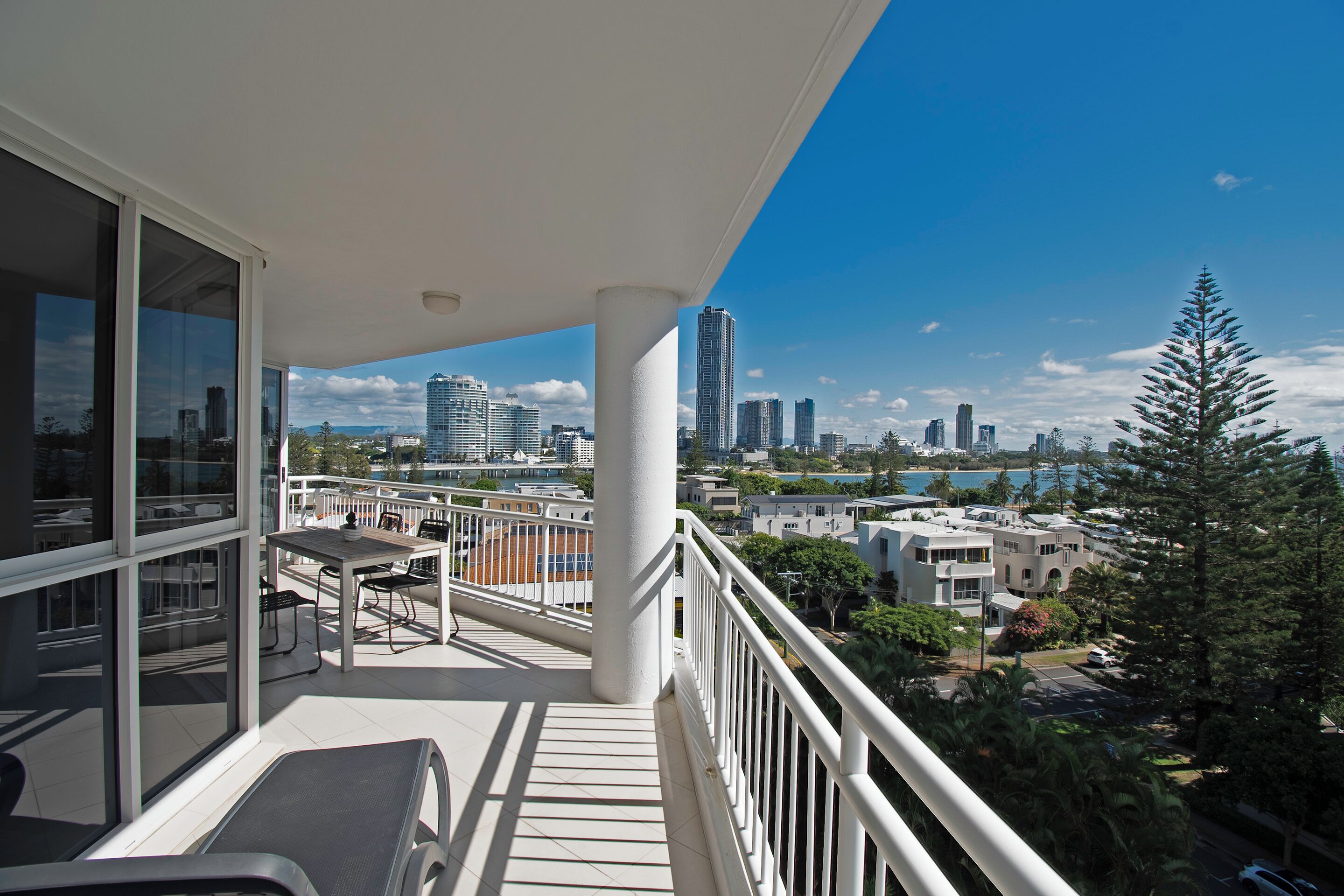 Deluxe Apartment, 3 Bedrooms, Non Smoking, Kitchen (Deluxe 3 Bedroom 3NTS MIN) | Pemandangan balkoni