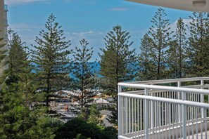 Standard Apartment, 3 Bedrooms, Non Smoking, Kitchen (3 Bedroom 2 Bathroom) | Balcony view - Ocean Sands Resort (Main Beach)