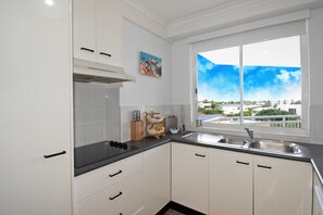 Standard Apartment, 3 Bedrooms, Non Smoking, Kitchen (3 Bedroom 2 Bathroom) | Private kitchen | Full-size fridge, microwave, oven, stovetop - Ocean Sands Resort (Main Beach)