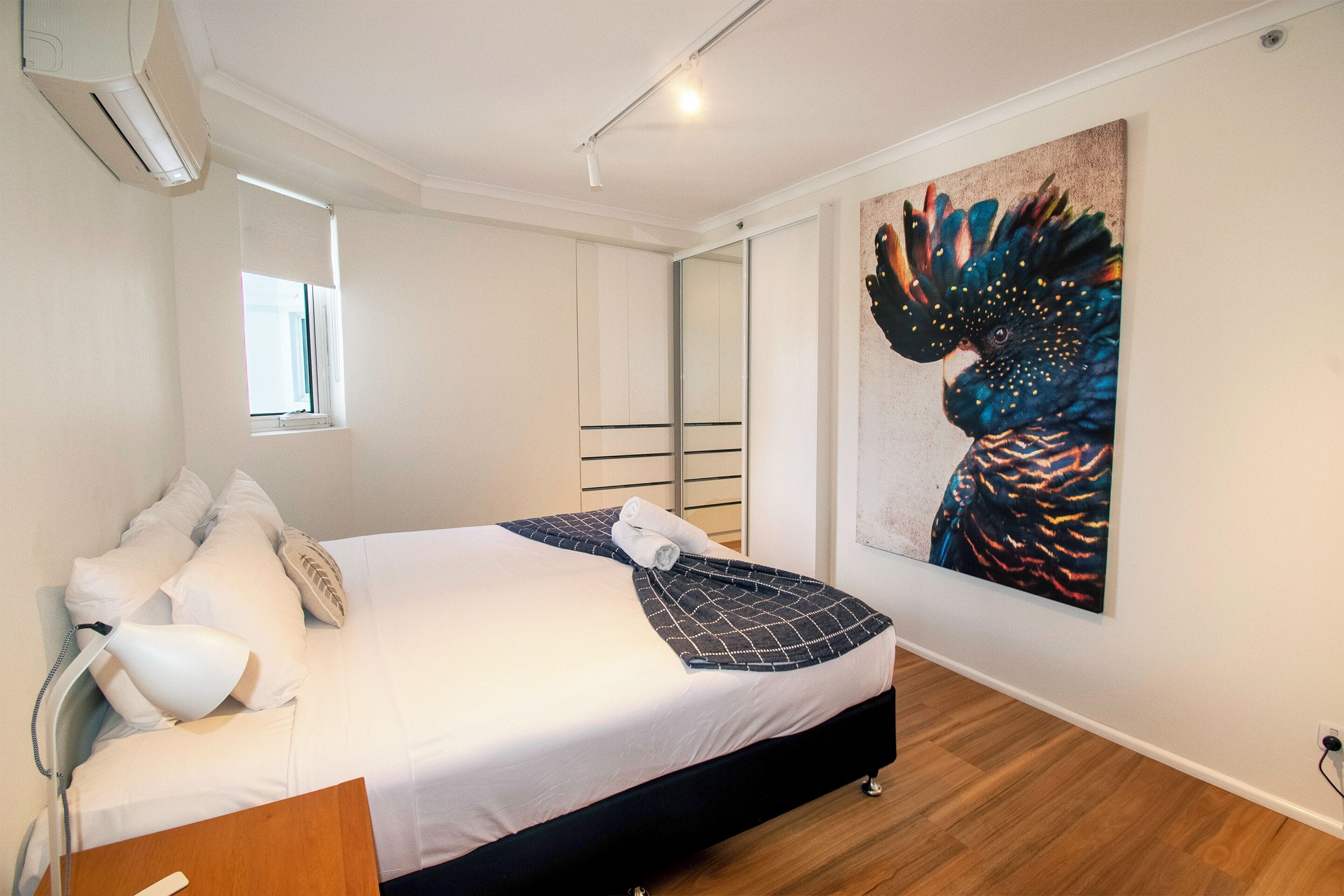 Deluxe-Apartment, 3 Schlafzimmer, Nichtraucher, Küche (Deluxe 3 Bedroom 3NTS MIN) | 1 Schlafzimmer, Bügeleisen/Bügelbrett, kostenloses WLAN, Bettwäsche