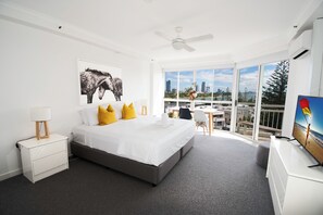 Deluxe Apartment, 3 Bedrooms, Non Smoking, Kitchen (Deluxe 3 Bedroom 3NTS MIN) | 1 bedroom, iron/ironing board, free WiFi, bed sheets - Ocean Sands Resort (Main Beach)