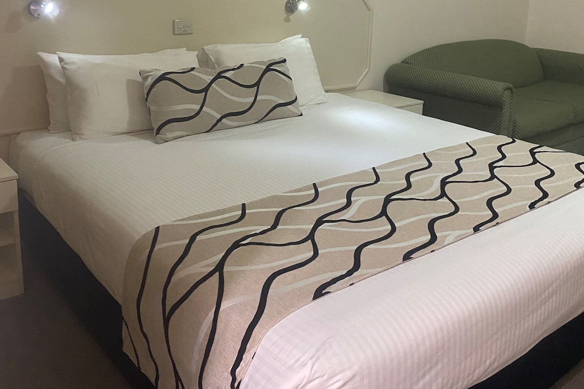 Classic-Zimmer | Minibar, Schreibtisch, Bügeleisen/Bügelbrett, kostenloses WLAN