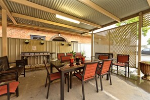 BBQ/picnic area - Central Yarrawonga Motor Inn (Yarrawonga)