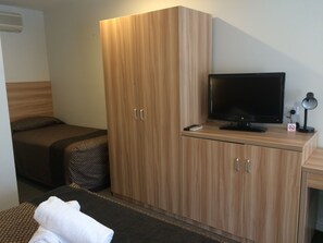 Standard-Doppel- oder -Zweibettzimmer, Nichtraucher, Mikrowelle (Motel Room)