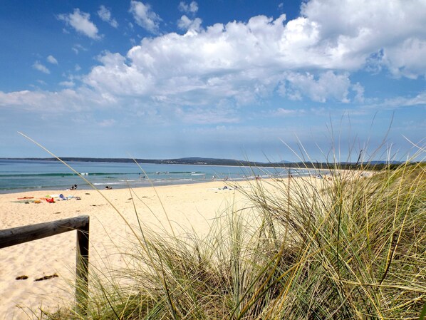 On the beach - Surfside Holiday Apartments (Merimbula)