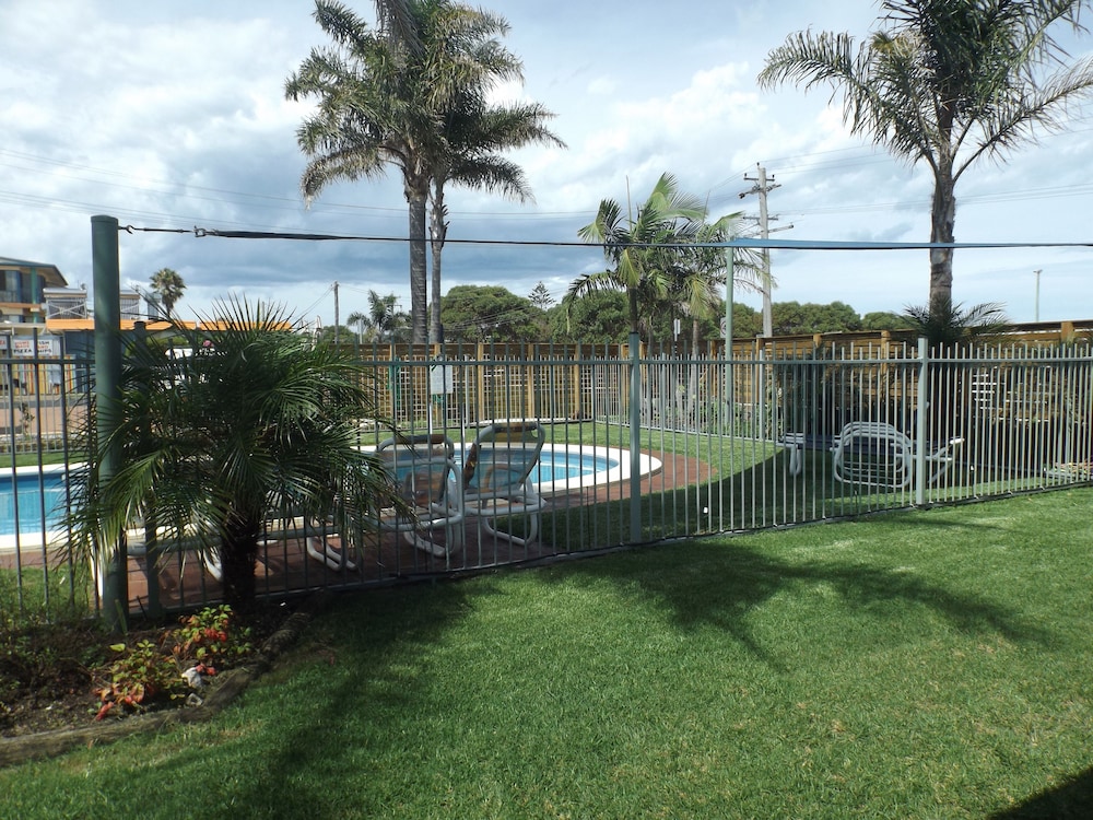 Surfside Merimbula Holiday Apartments image