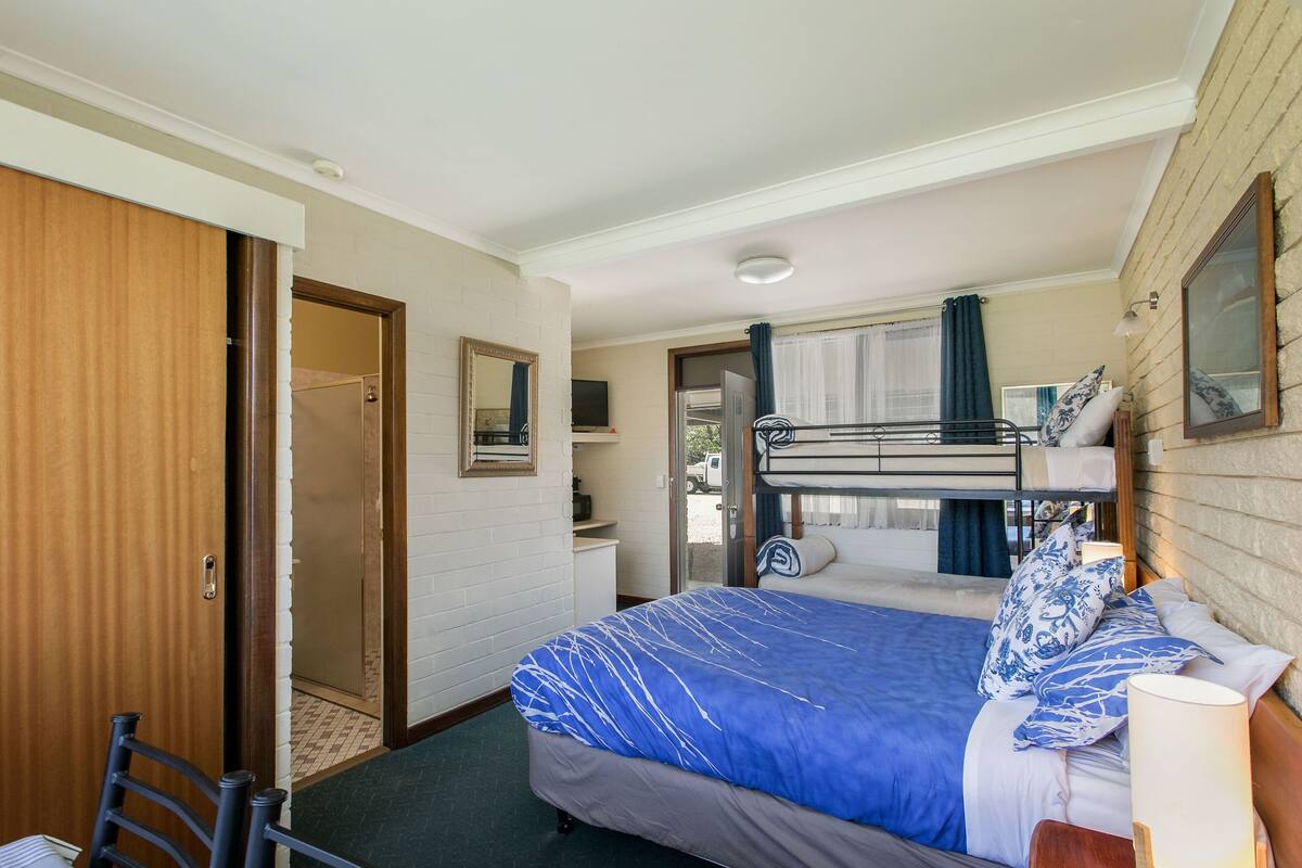 Chambre Quadruple Exécutive, 1 chambre, vue montagne, côté montagne