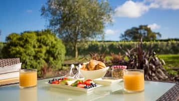 Standard Studio, Non Smoking, Kitchenette (Pinot Noir Suite) | Terrace/patio