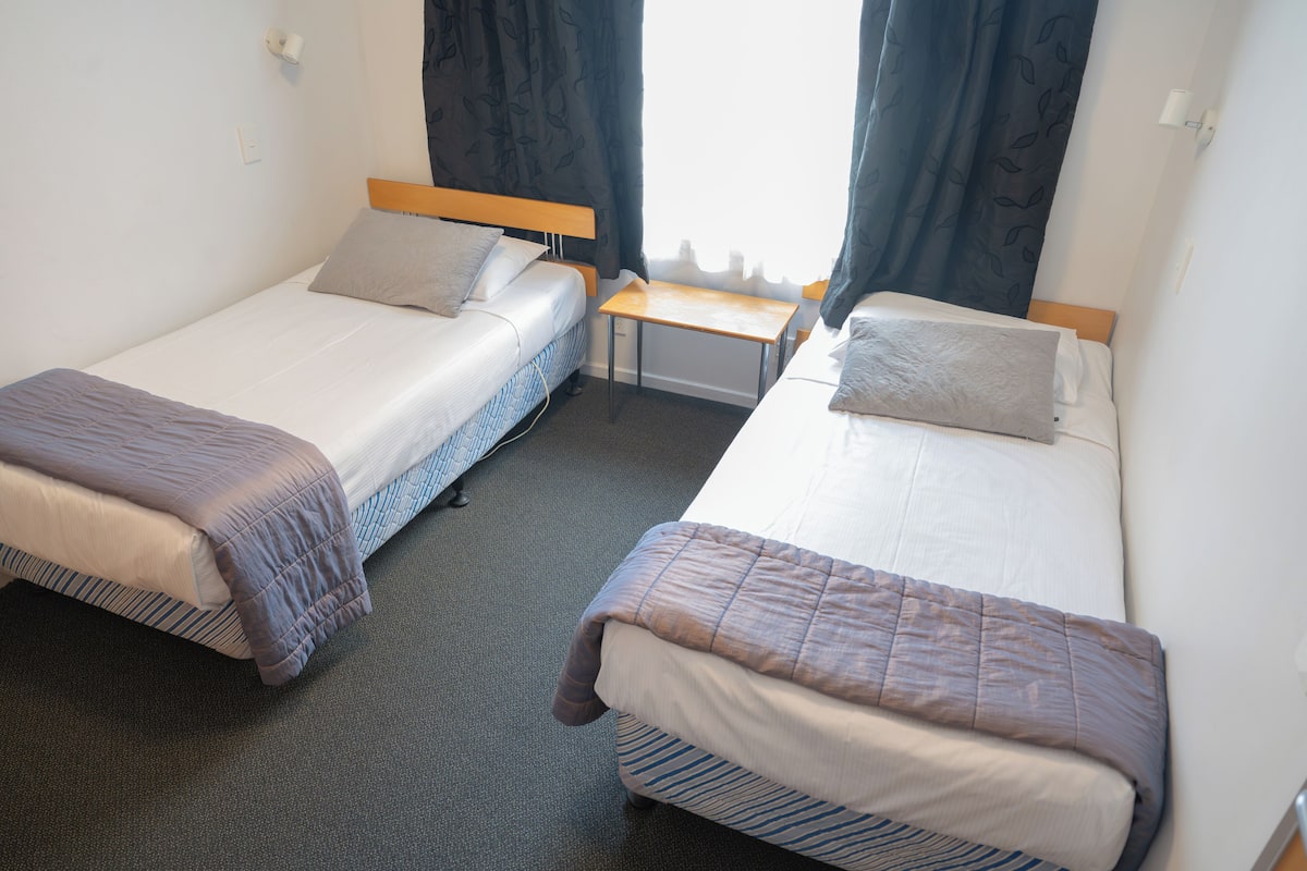 1 bedroom, desk, free WiFi, bed sheets