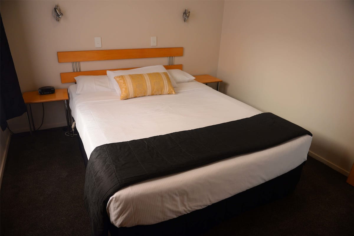 1 bedroom, desk, free WiFi, bed sheets
