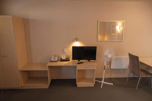 Double or Twin Room, Multiple Beds (1 Queen & 1 Single bed)