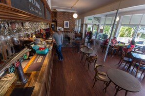 Bar (en la propiedad)