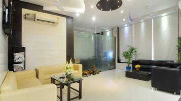 Área de estar no saguão