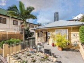 Front of property - Kookaburra Inn (Spring Hill)