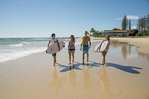 Beach nearby, white sand - YHA Coolangatta Gold Coast (Bilinga)