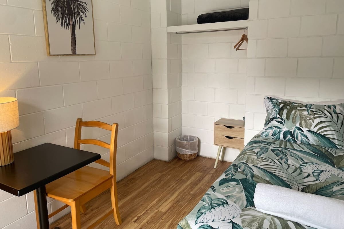 Single Room, Shared Bathroom | Free WiFi, bed sheets