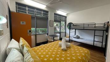 Double Plus Two with Shared Bathroom | Free WiFi, bed sheets