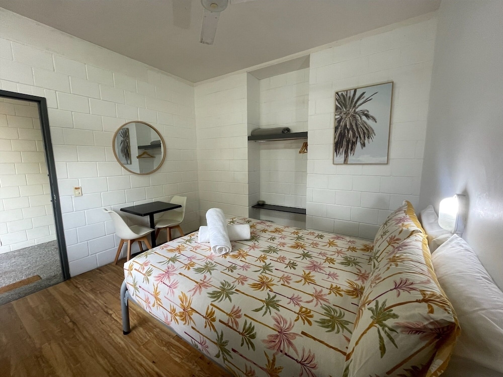 YHA Coolangatta by null