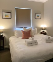 2 多间卧室、特色装修、特色家居、遮光窗帘