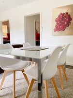 Shiraz Apartment with Spa | In-room dining