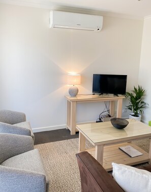 LED-TV og DVD-spiller