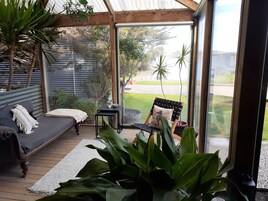 Comfort Cabin, Kitchenette | Terrace/patio