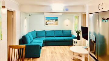 Departamento estándar, 2 habitaciones, cocina (Skipper's Watch) | 2 habitaciones, camas con pillow-top y escritorio