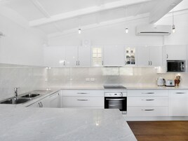 Superior Apartment, 2 Bedrooms, Non-Smoking, Kitchen (Admirals Deck)  | Private kitchen | Full-size fridge, microwave, oven, stovetop