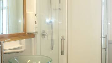 Shower, free toiletries, towels
