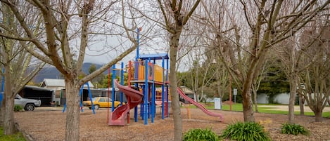 Zona de juegos infantil al aire libre