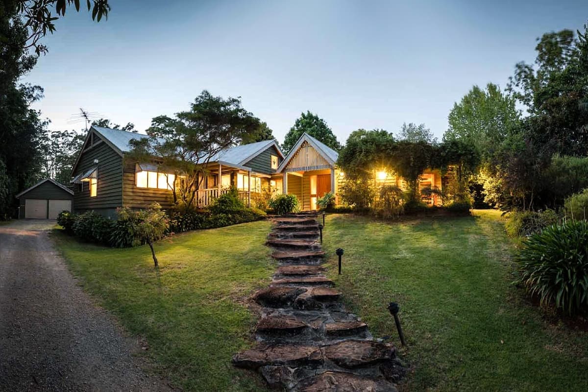 Family House, 4 Bedrooms, 2 Bathrooms, Mountain View | Premium bedding, desk, iron/ironing board, bed sheets