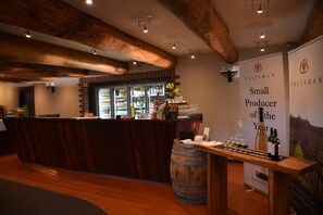 Bar (on property) - Evedon Park Bush Retreat (Burekup)