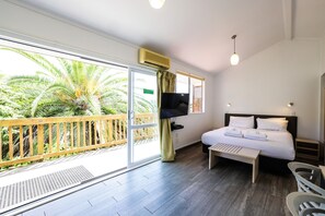 Decoración personalizada, wifi gratis y ropa de cama 