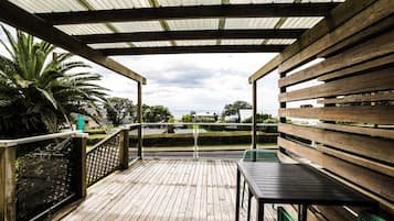 Motel - Studio | 1 bedroom, individually decorated, free WiFi, bed sheets